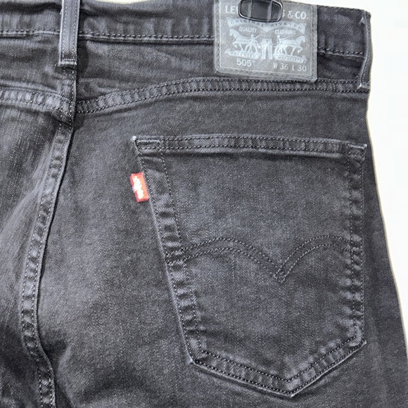 Men’s Jeans Levi’s Dark Black Denim “505” Straight Leg 36x30 - Picture 4 of 4